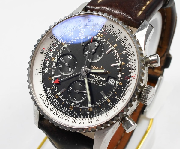 Uhren für das Online Pfandhaus für Bochum - Breitling Navitimer World Chronometer Armbanduhr mit Box und Papieren